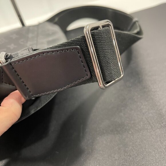 Louis Vuitton District PM Damier Graphite Messenger Bag (144716) - Picture 15 of 16